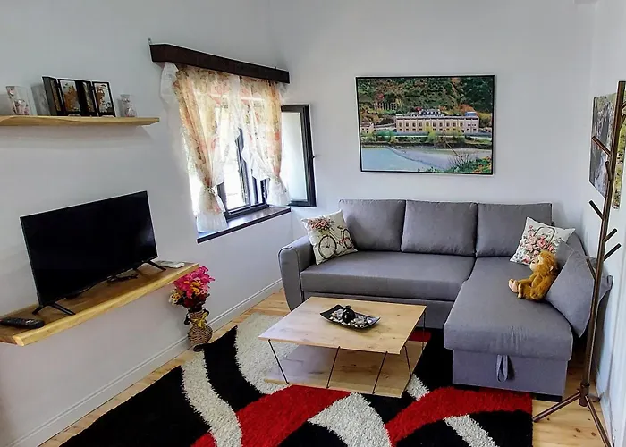 Apartment Sweet Aria *