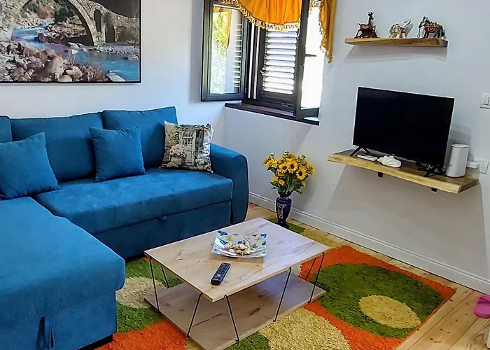 Apartment Sweet Aria *